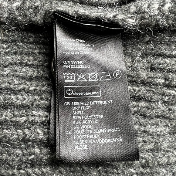 H&M Cozy Grey Knit Sweater Vest S - Picture 11 of 11